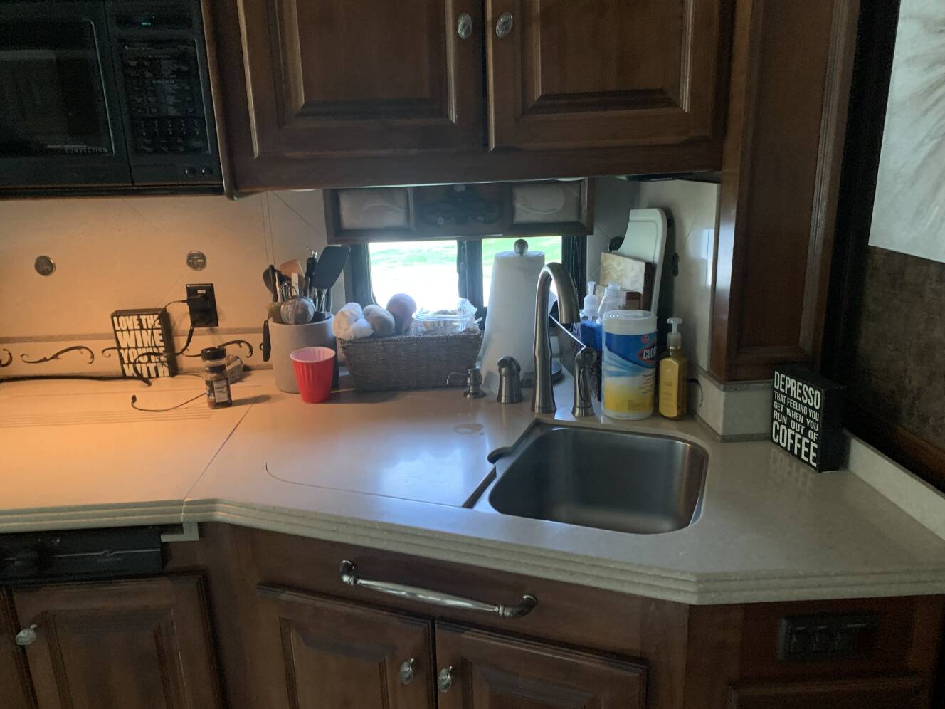 A photo of this 2012 Tiffin Motorhomes PHAETON 40 QBH