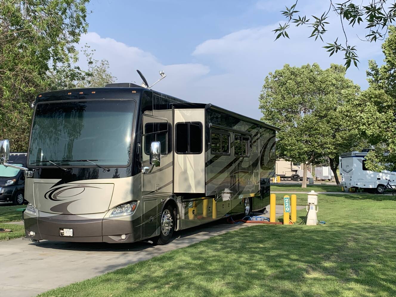 A photo of this 2012 Tiffin Motorhomes PHAETON 40 QBH