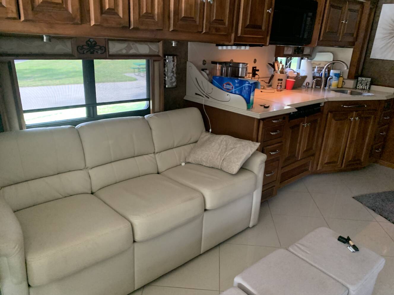 A photo of this 2012 Tiffin Motorhomes PHAETON 40 QBH