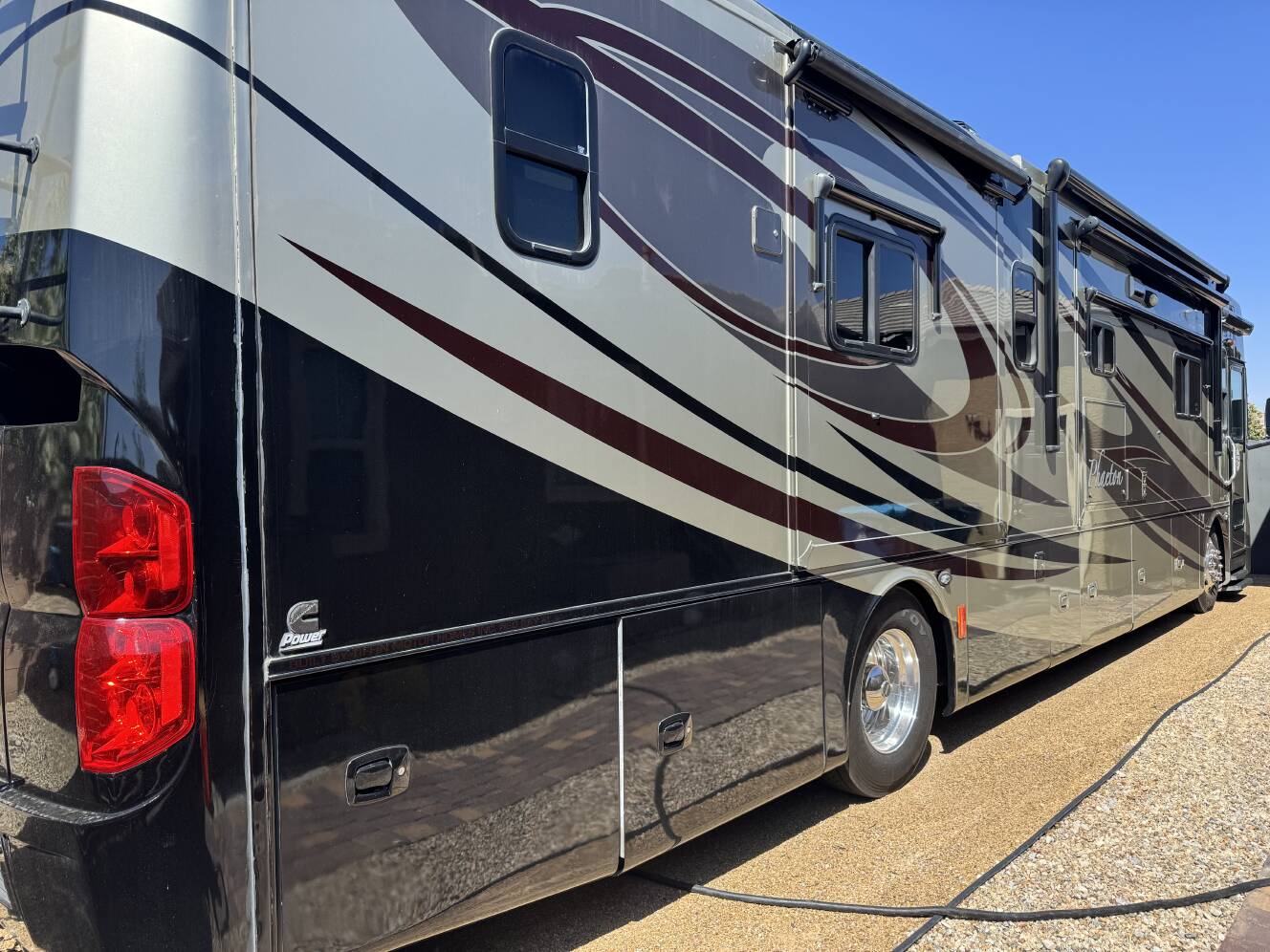 A photo of this 2012 Tiffin Motorhomes PHAETON 40 QBH