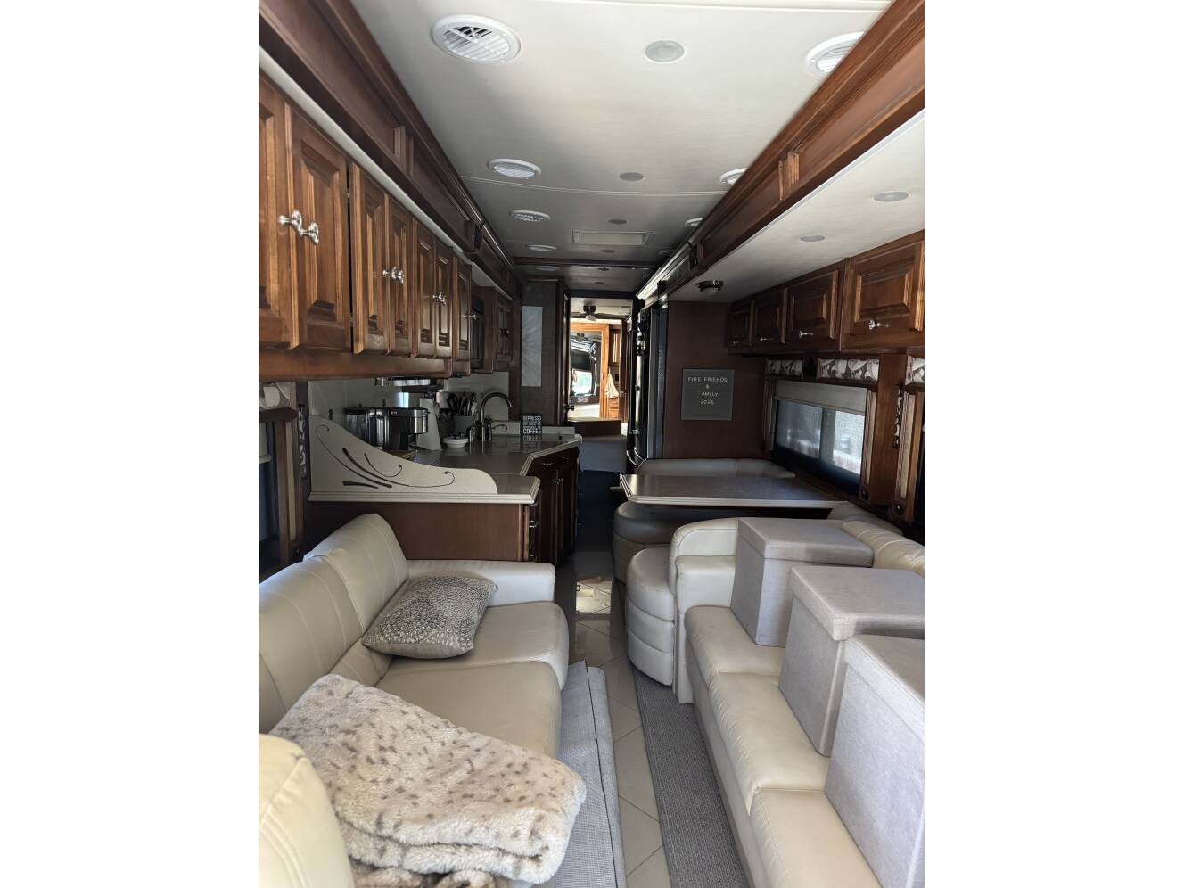 A photo of this 2012 Tiffin Motorhomes PHAETON 40 QBH