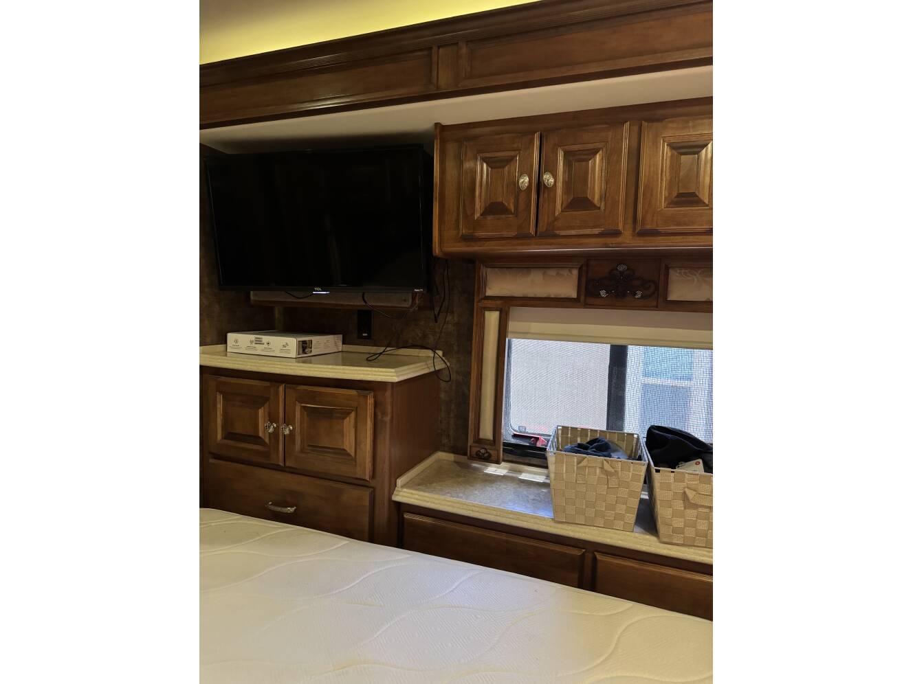 A photo of this 2012 Tiffin Motorhomes PHAETON 40 QBH