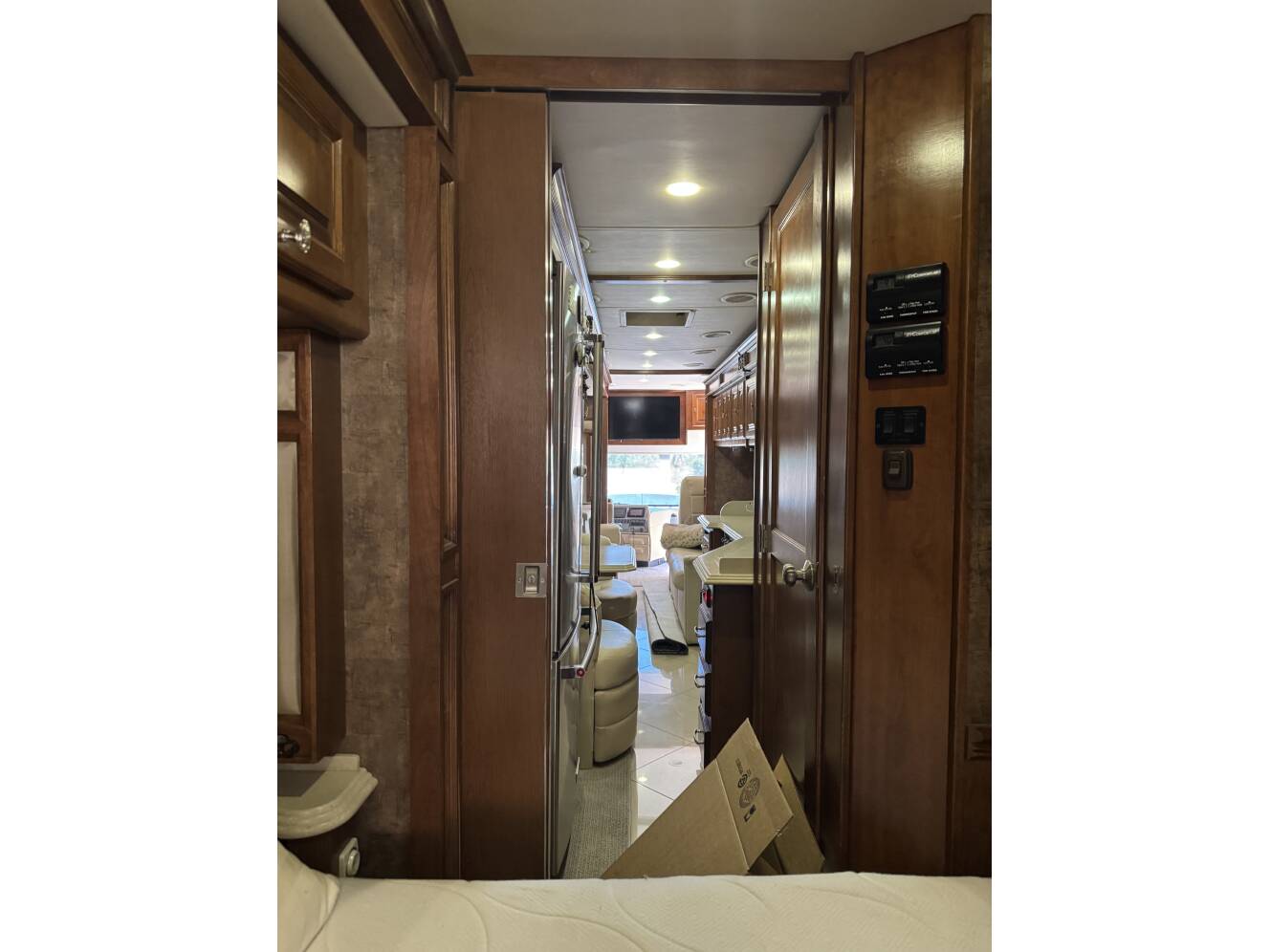 A photo of this 2012 Tiffin Motorhomes PHAETON 40 QBH