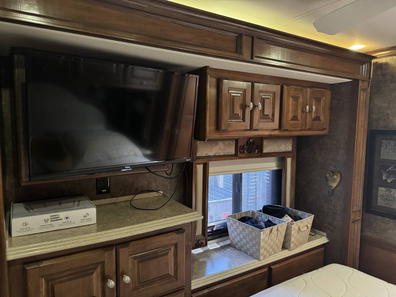 A photo of this 2012 Tiffin Motorhomes PHAETON 40 QBH