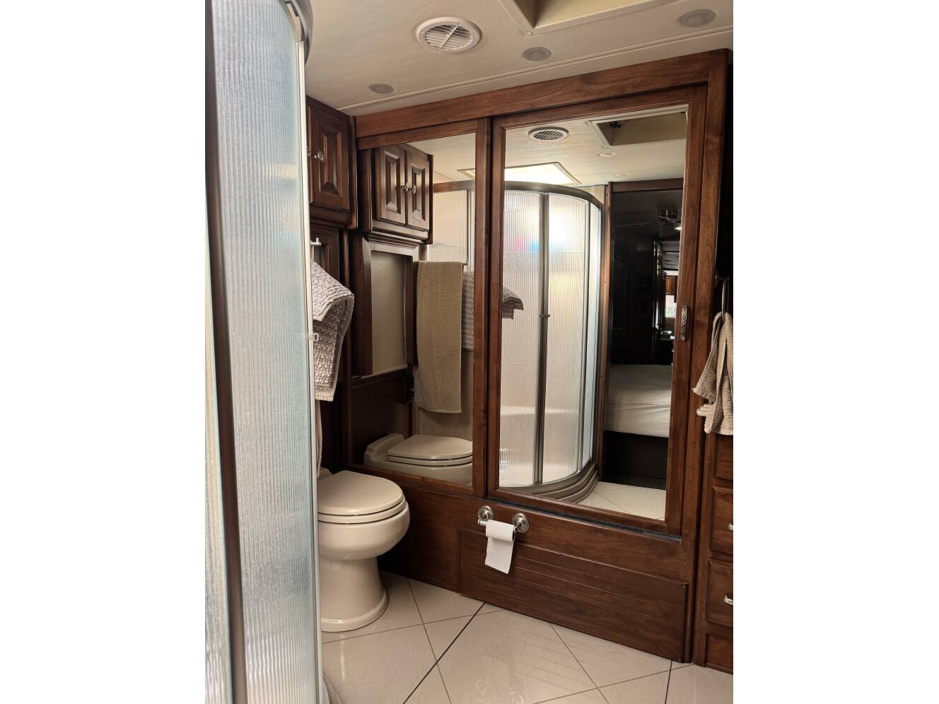 A photo of this 2012 Tiffin Motorhomes PHAETON 40 QBH