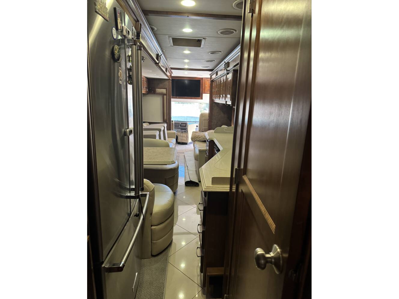 A photo of this 2012 Tiffin Motorhomes PHAETON 40 QBH