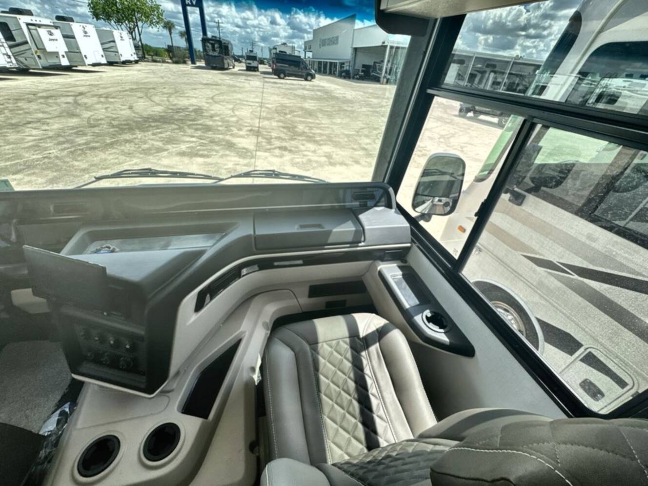 A photo of this 2026 Jayco Alante 29S