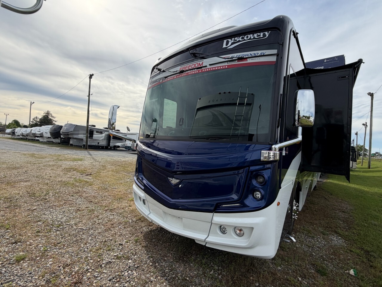 2026 Fleetwood Discovery 38N in byron GA