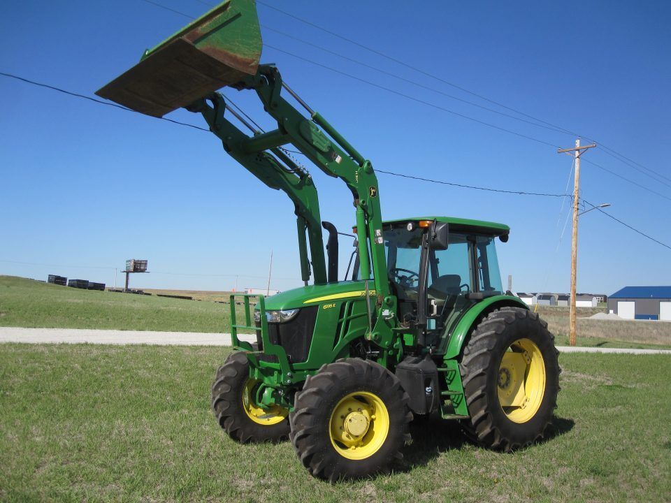 2019 John Deere 6135E MFWD Loader in Palmyra, NE