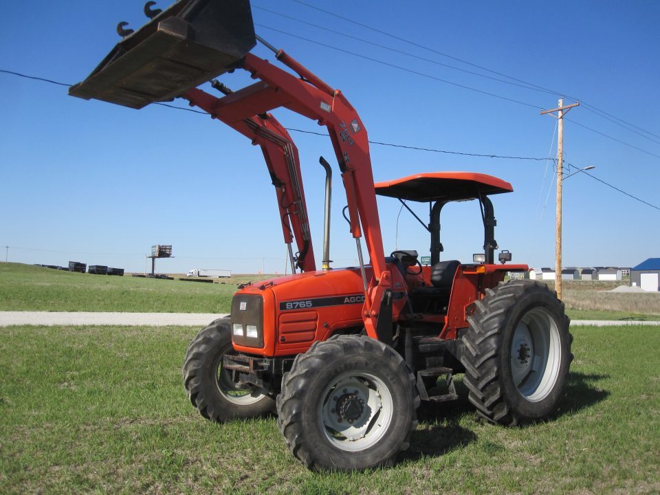 1998 AGCO ALLIS 8765 94hp Pre-DEF MFWD Loader in Palmyra, NE