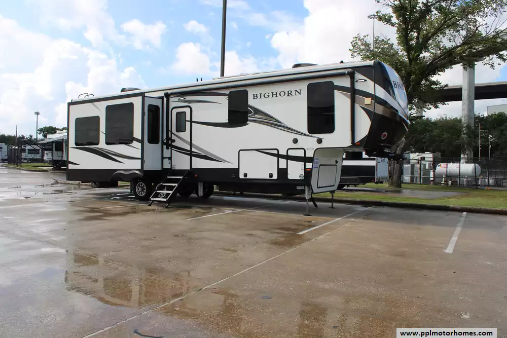 2021 Heartland Bighorn 3300DL in houston TX