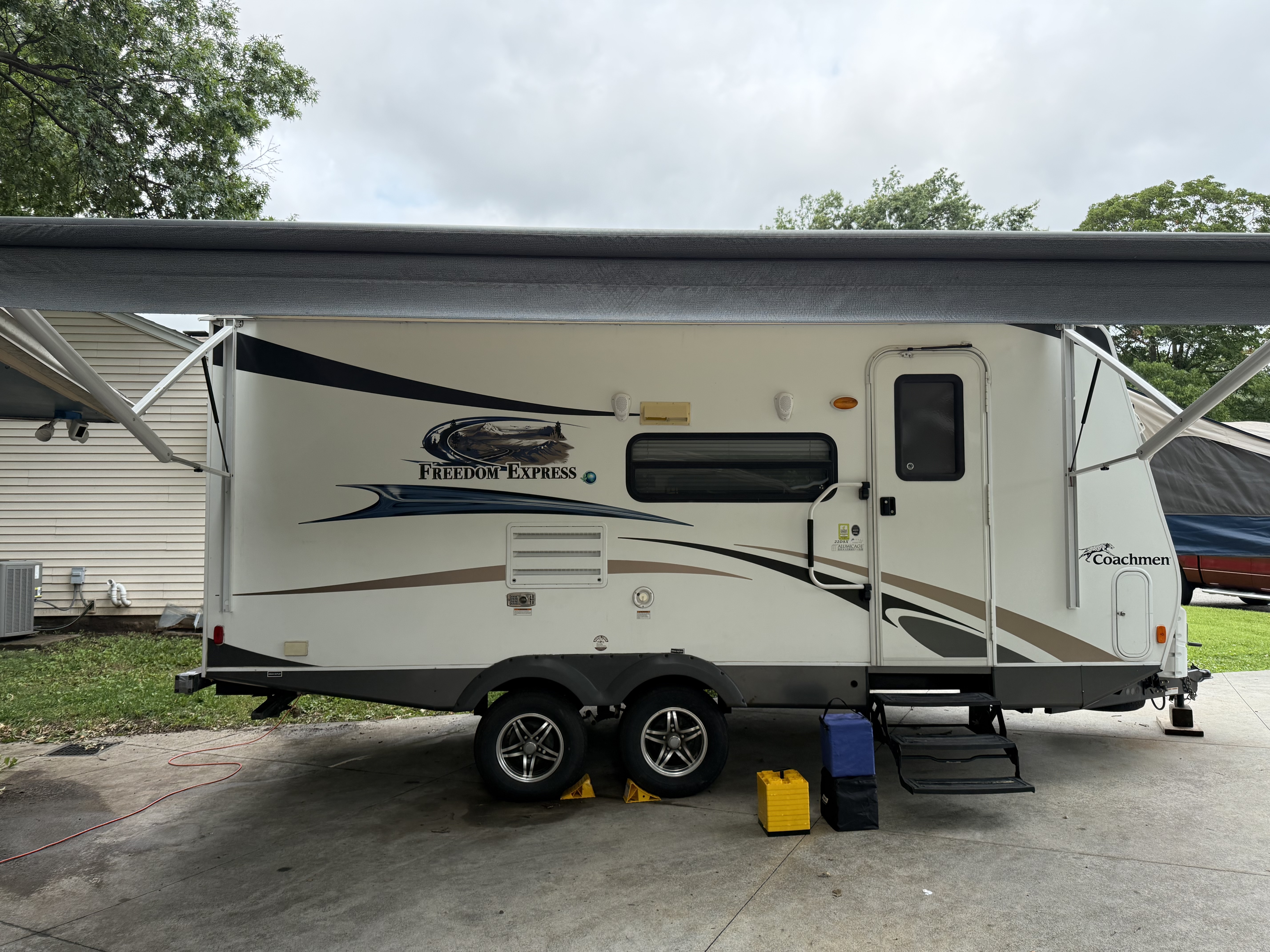 2013 Coachmen FREEDOM EXPRESS 22DSX in kansas city KS