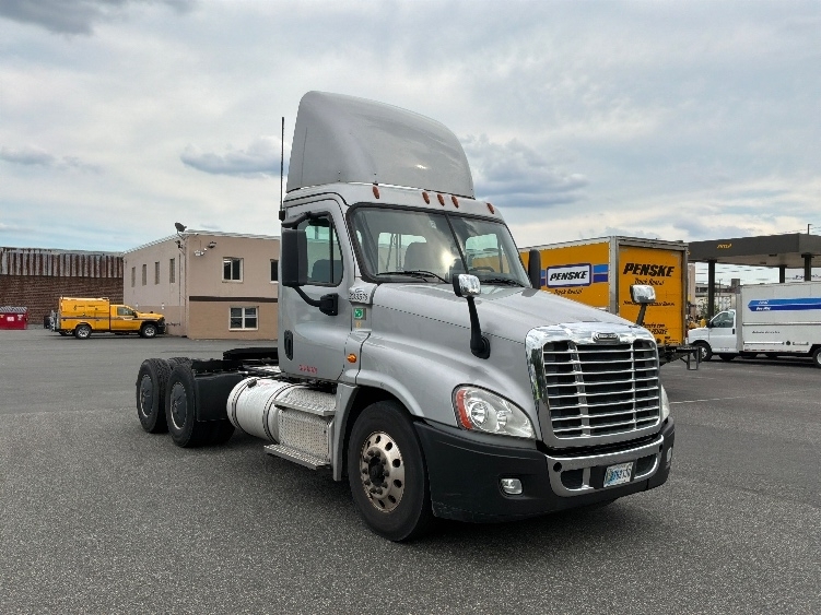 2019 FREIGHTLINER CASCADIA 125 in Philadelphia, PA