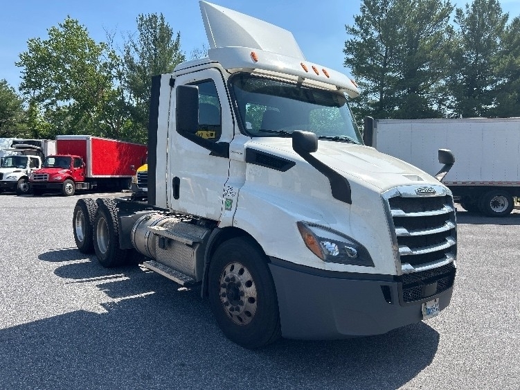 2020 FREIGHTLINER CASCADIA 116 in Essex, MD