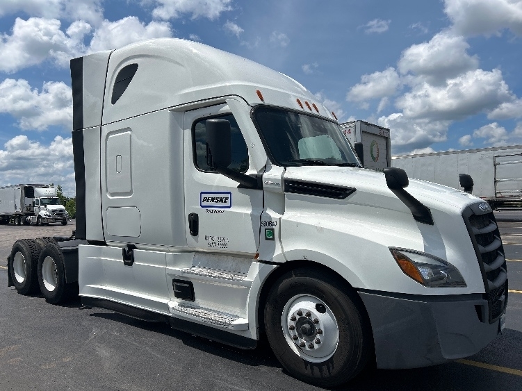 2023 FREIGHTLINER CASCADIA 126 in Milwaukee, WI