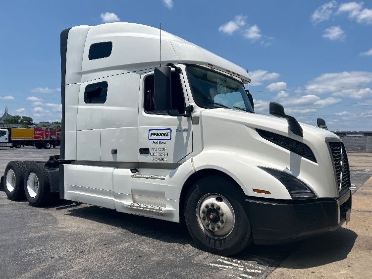 2023 VOLVO VNL64760 in Nashville, TN