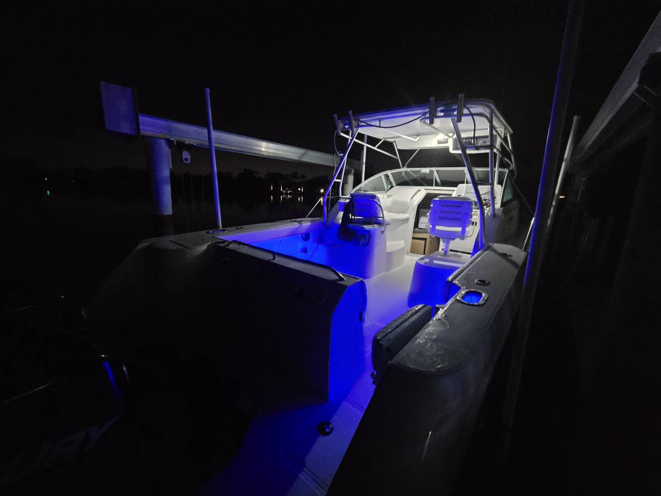 A photo of this 1999 Boston Whaler 280 Conquest