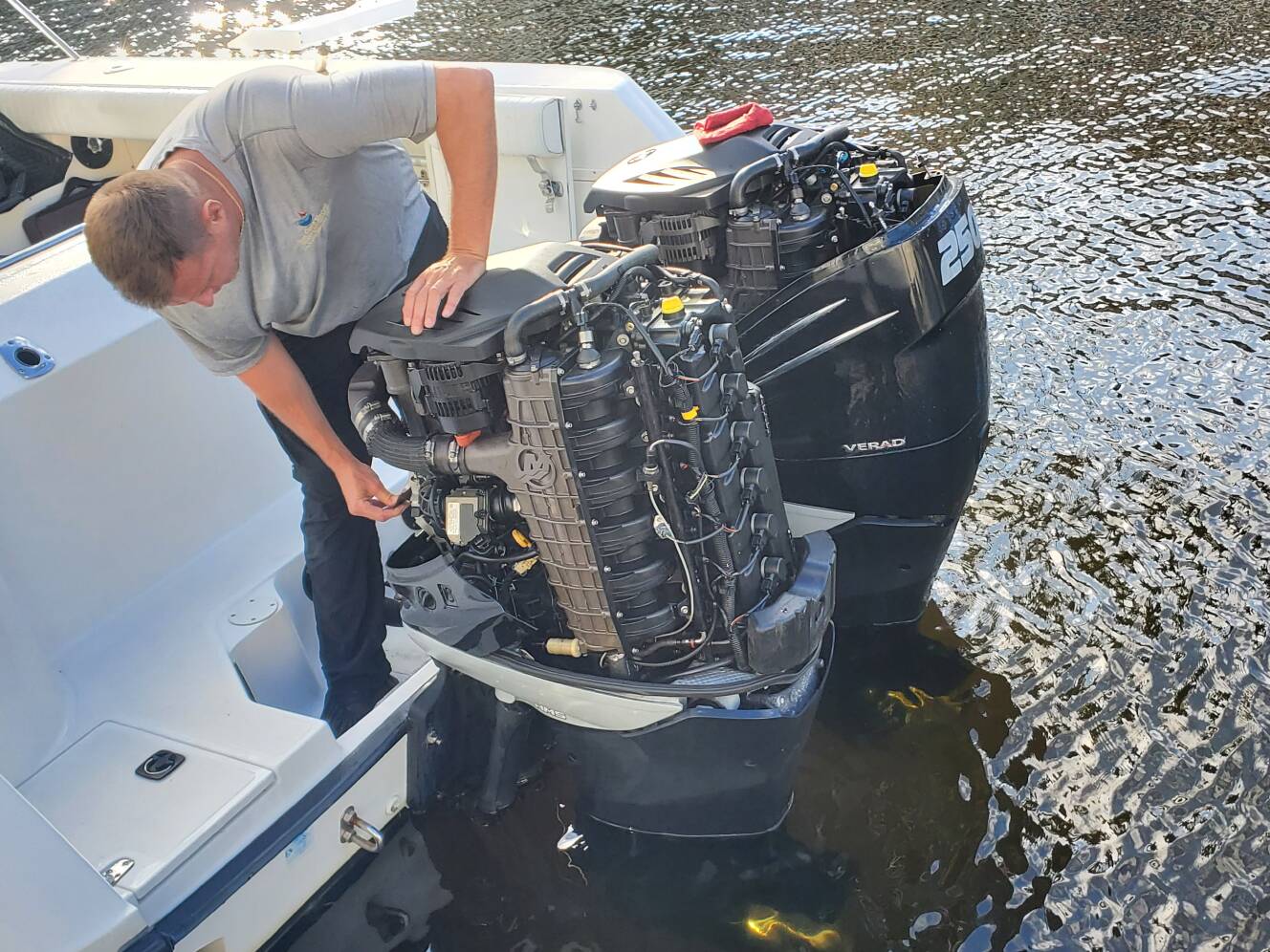 A photo of this 1999 Boston Whaler 280 Conquest