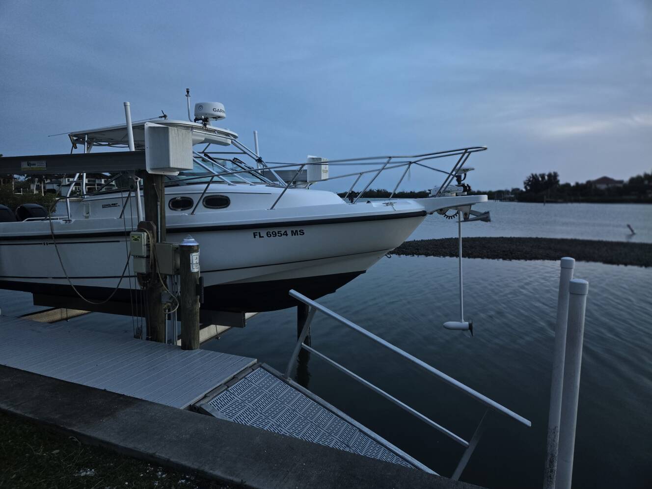 A photo of this 1999 Boston Whaler 280 Conquest