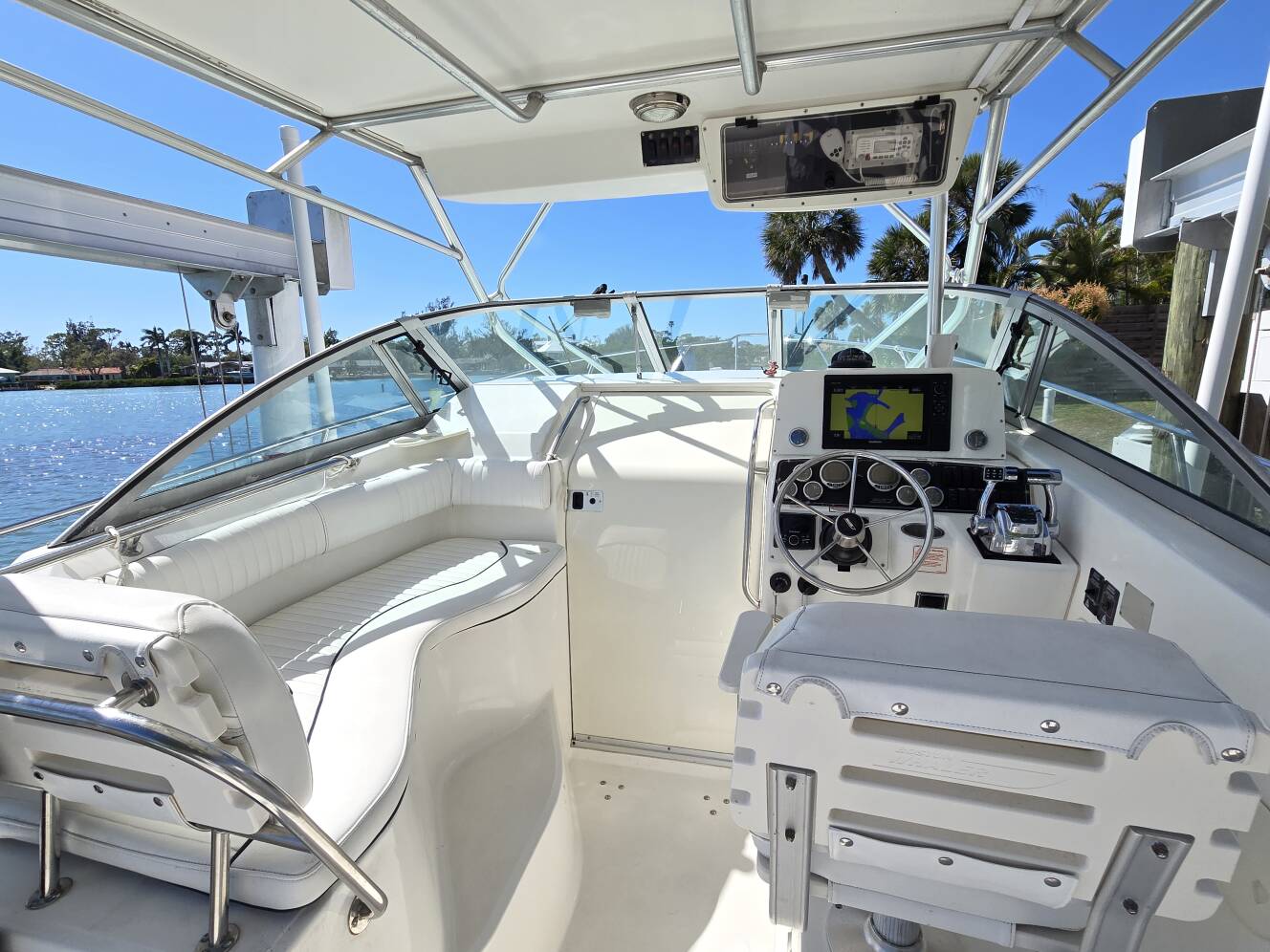 A photo of this 1999 Boston Whaler 280 Conquest