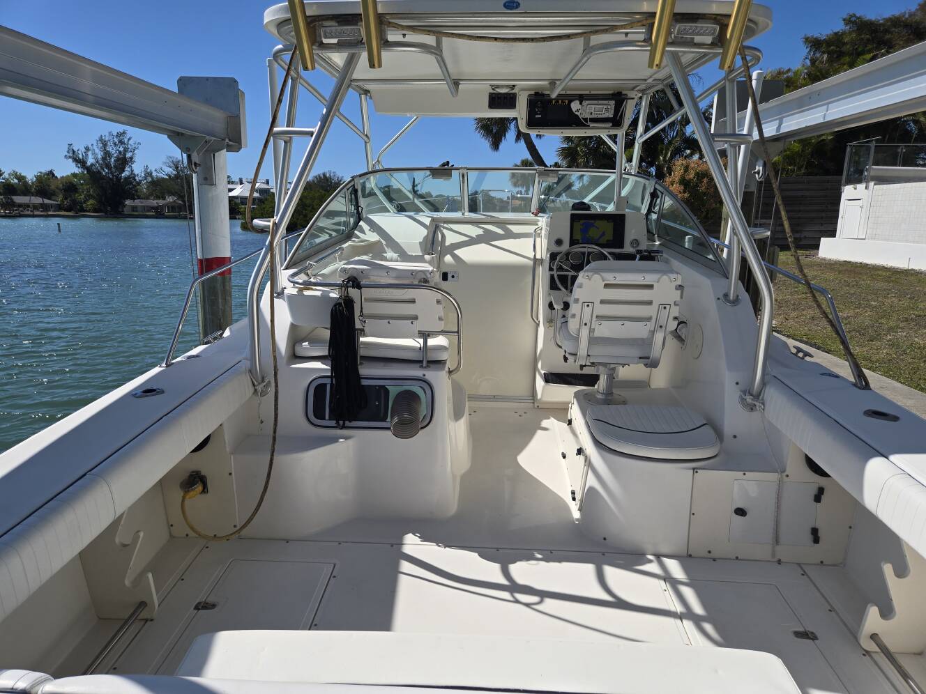 A photo of this 1999 Boston Whaler 280 Conquest