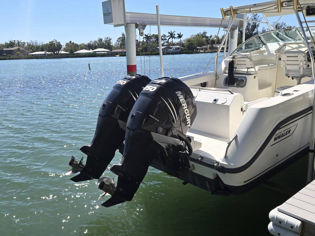 A photo of this 1999 Boston Whaler 280 Conquest