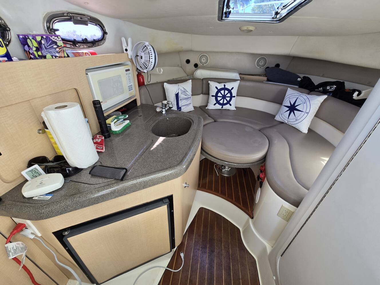A photo of this 1999 Boston Whaler 280 Conquest