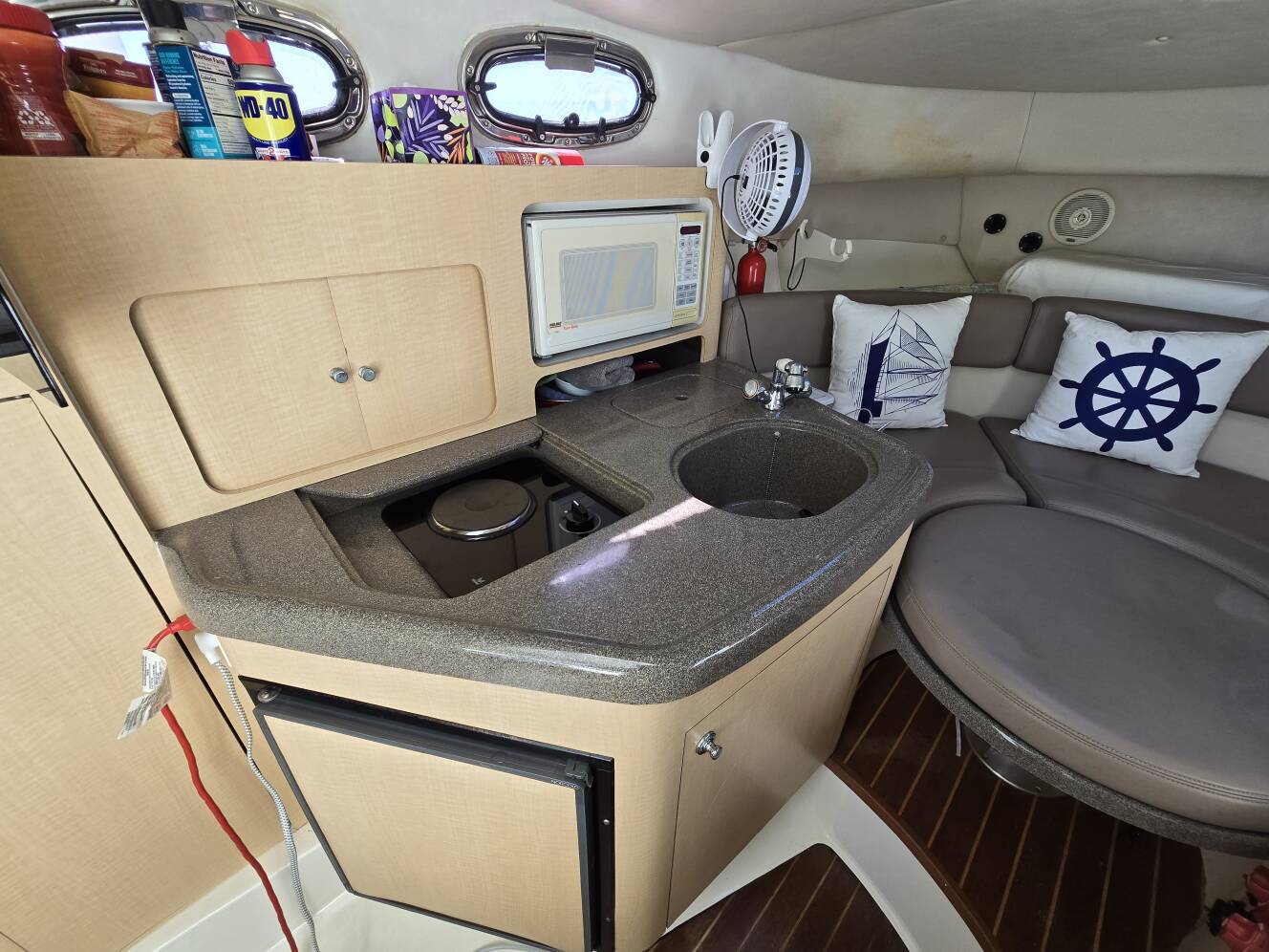 A photo of this 1999 Boston Whaler 280 Conquest
