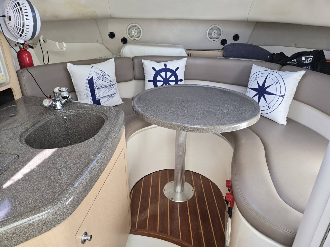 A photo of this 1999 Boston Whaler 280 Conquest