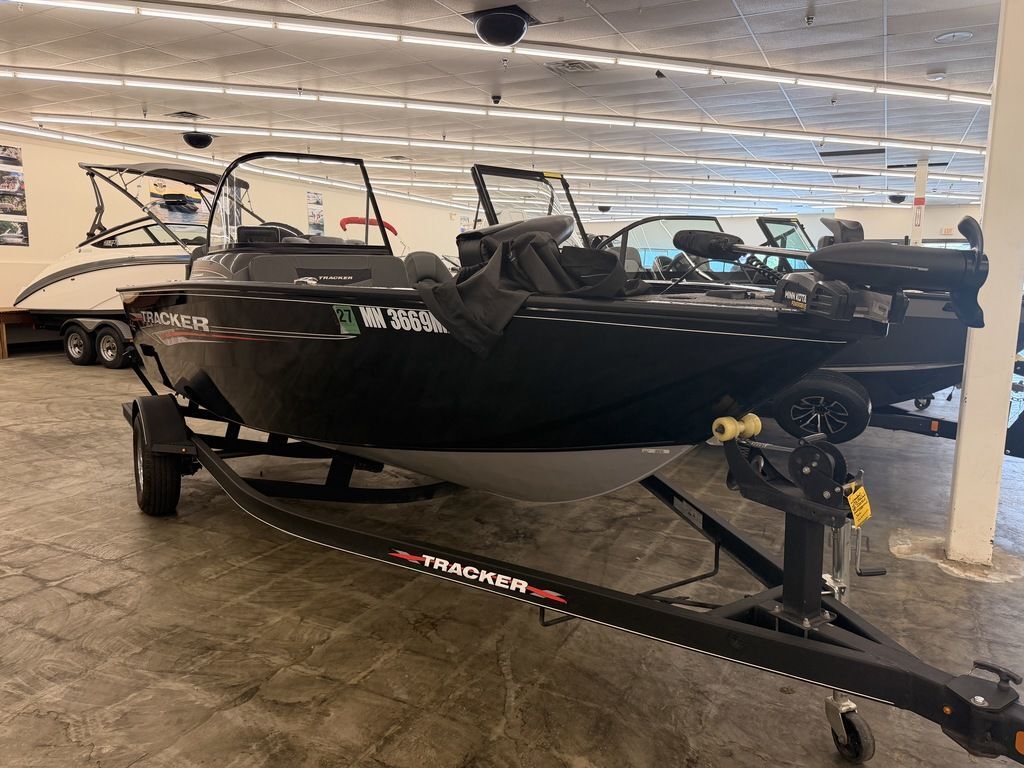 2021 Tracker® Boats PRO Guide V-175 Combo in rochester MN
