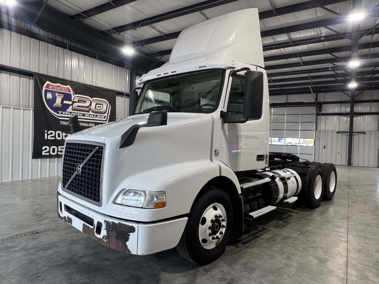 2016 VOLVO VNM in Pell City, AL