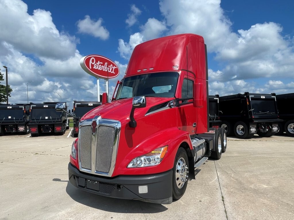 2023 KENWORTH T680 in Evansville, IN
