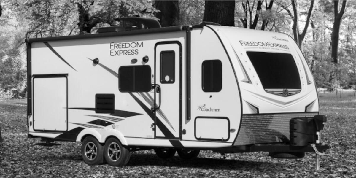 2020 Coachmen Freedom Express Ultra Lite 320BHDS in slinger WI