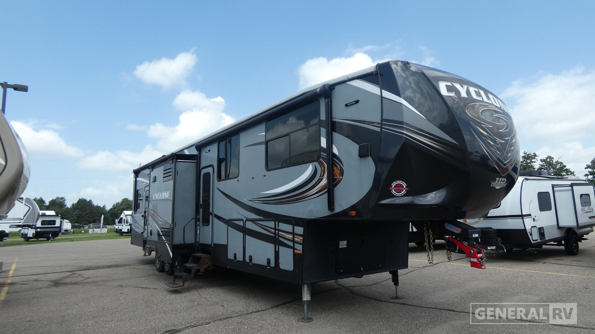 2016 Heartland CYCLONE 4100 King in birch run MI