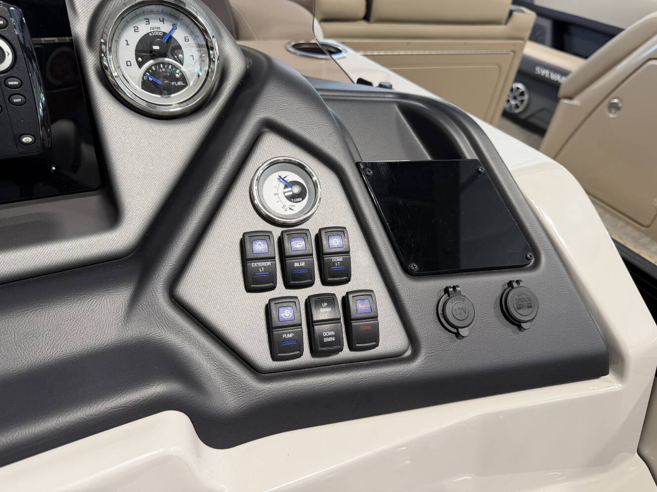 A photo of this 2025 Sylvan L5