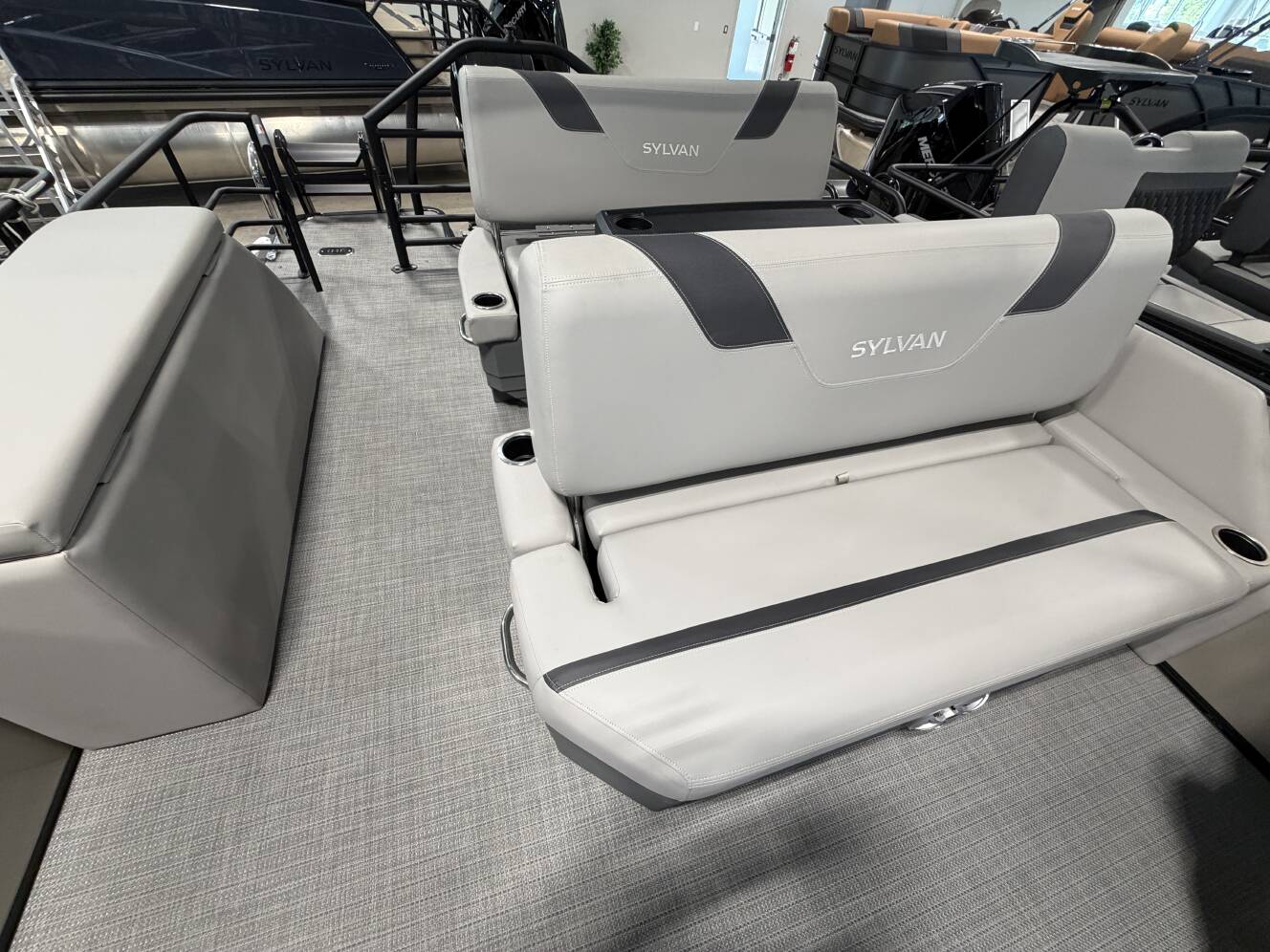 A photo of this 2025 Sylvan L5