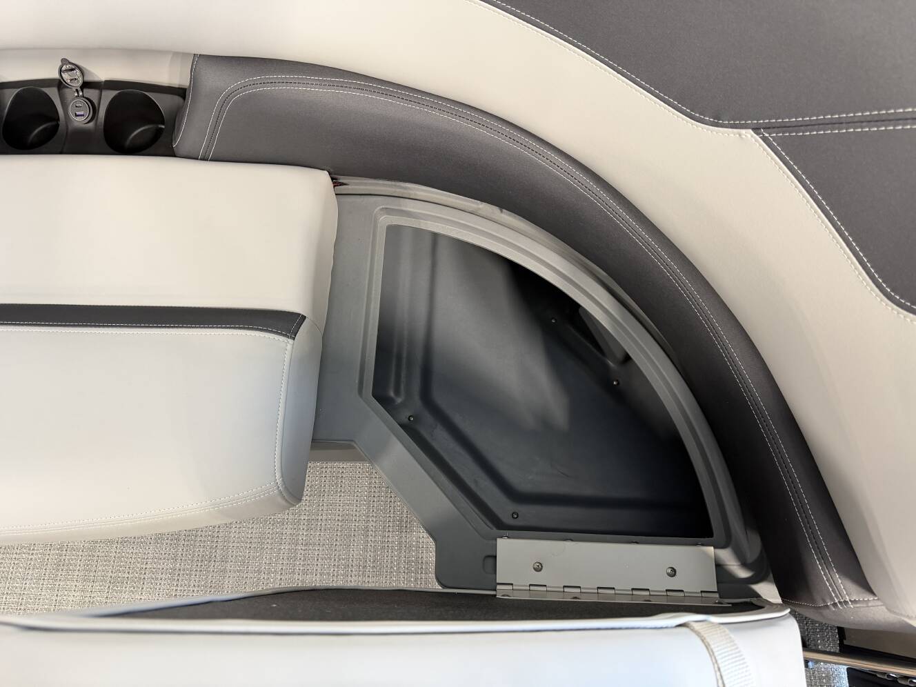 A photo of this 2025 Sylvan L5