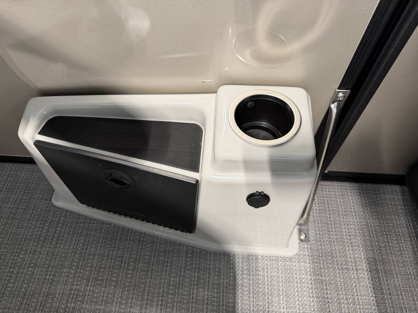 A photo of this 2025 Sylvan L5