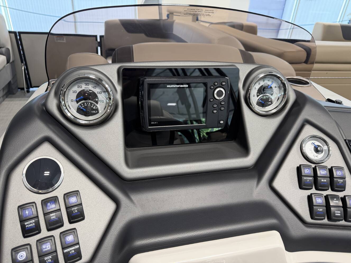 A photo of this 2025 Sylvan L5