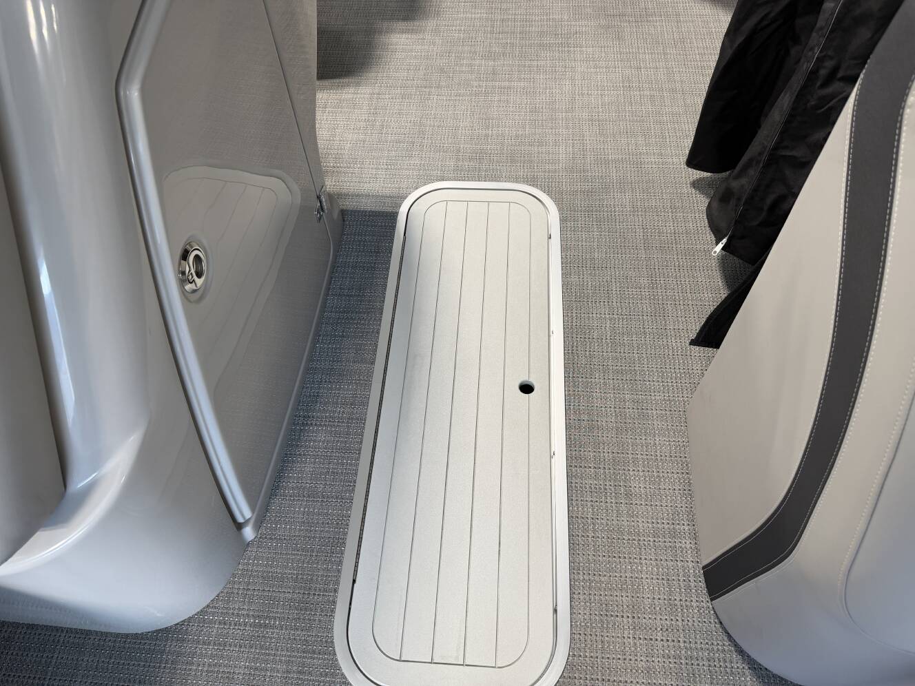 A photo of this 2025 Sylvan L5