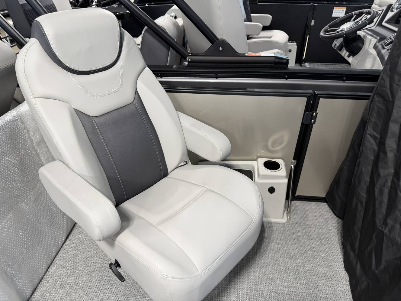 A photo of this 2025 Sylvan L5