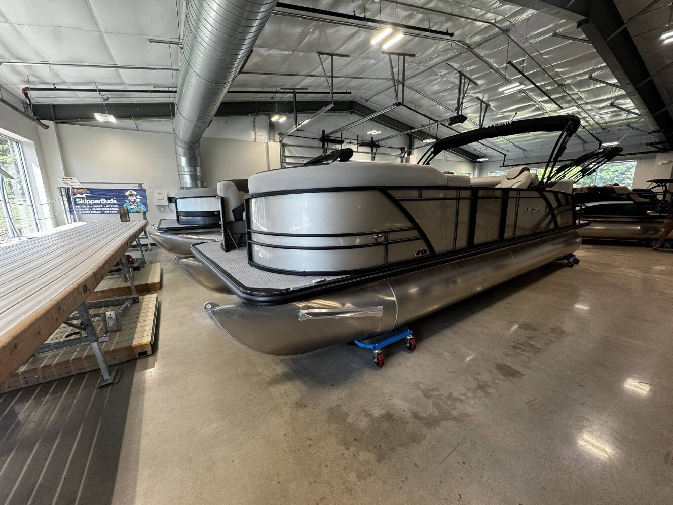 A photo of this 2025 Sylvan L5