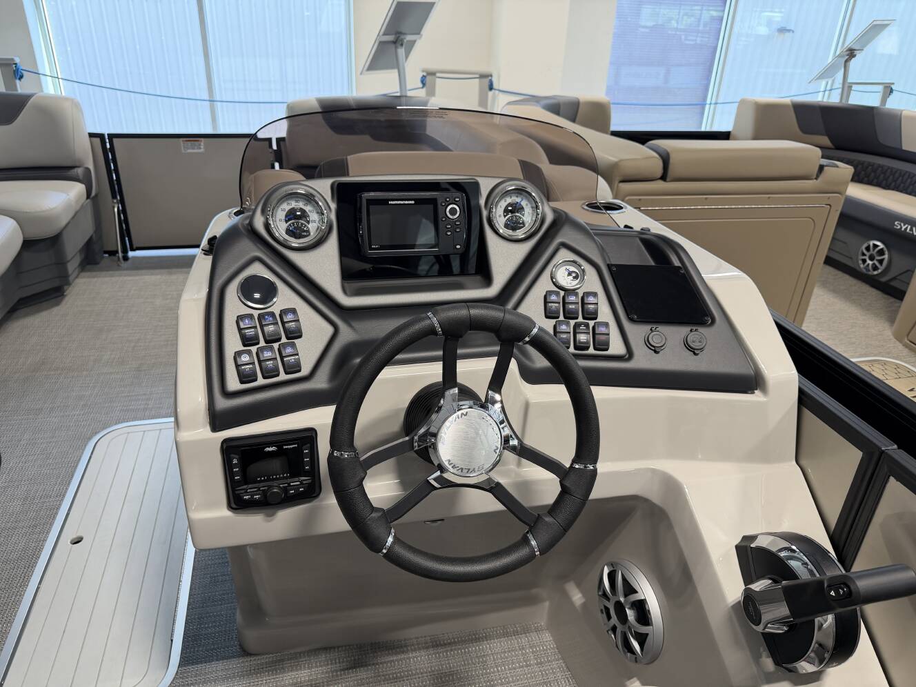 A photo of this 2025 Sylvan L5