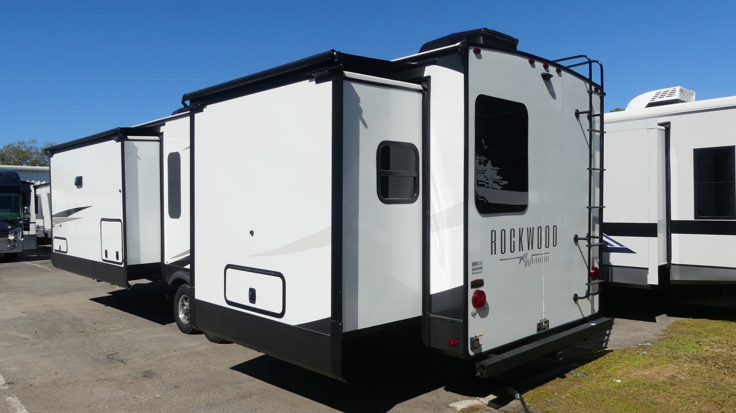 2025 Forest River ROCKWOOD SIGNATURE 8339FK in dover FL