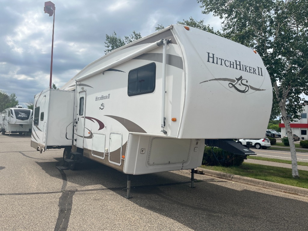 2008 Nuwa HitchHiker II LS 32.5 UKTG in ramsey MN