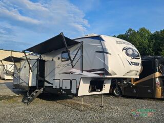 2021 FOREST RIVER CHEROKEE ARCTIC WOLF 3770 SUITE