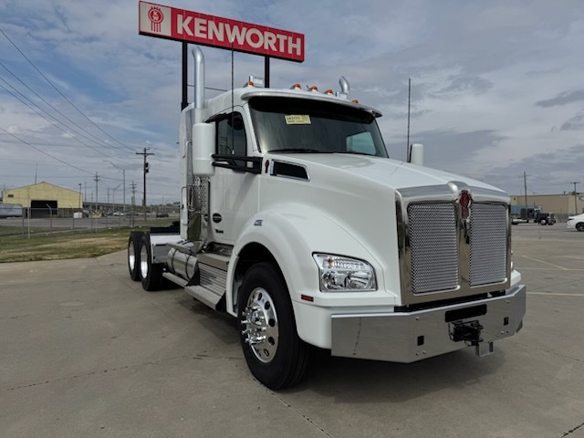 2027 KENWORTH T880 in Saint Joseph, MO
