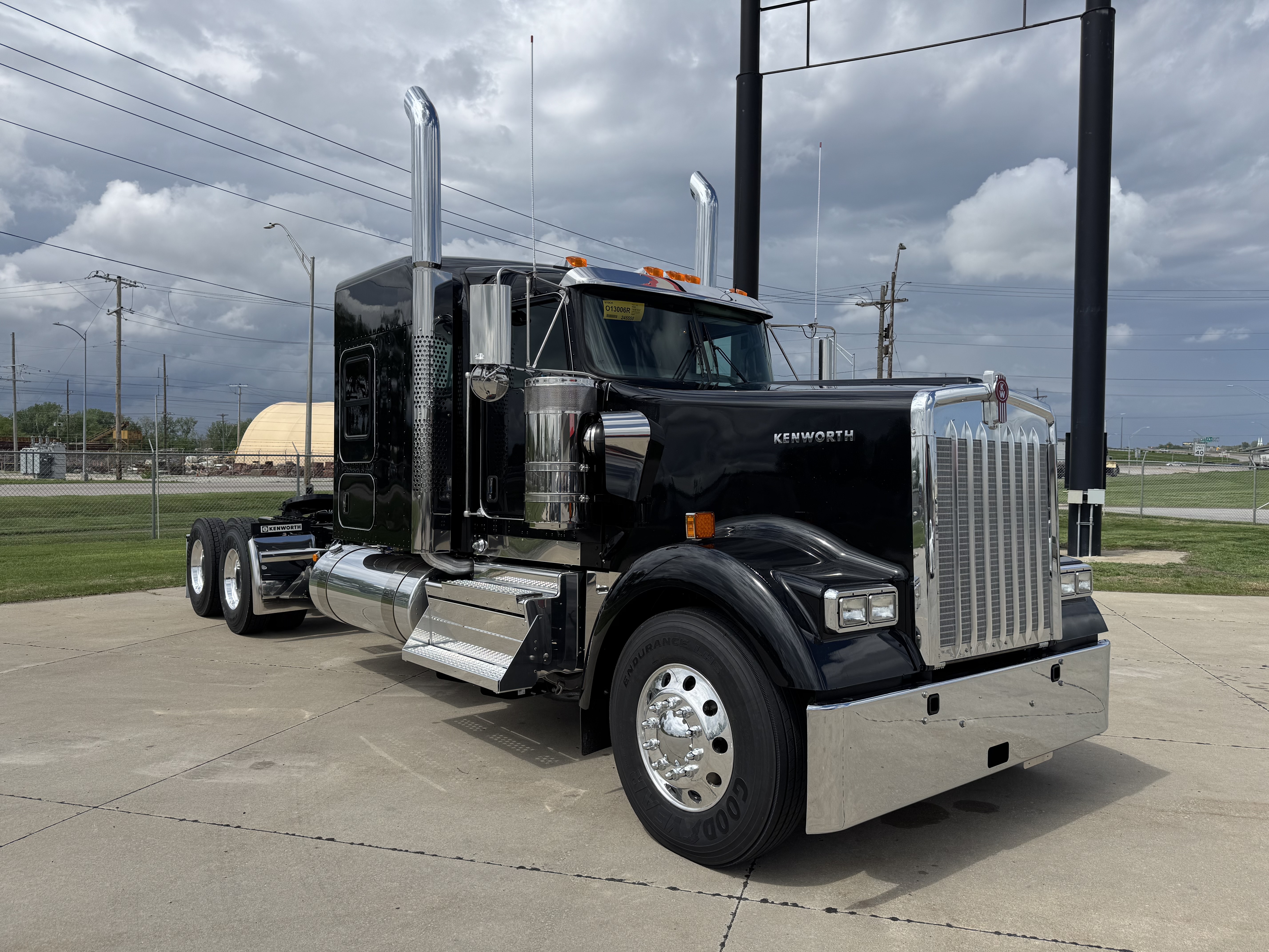 2027 KENWORTH W900L in Saint Joseph, MO