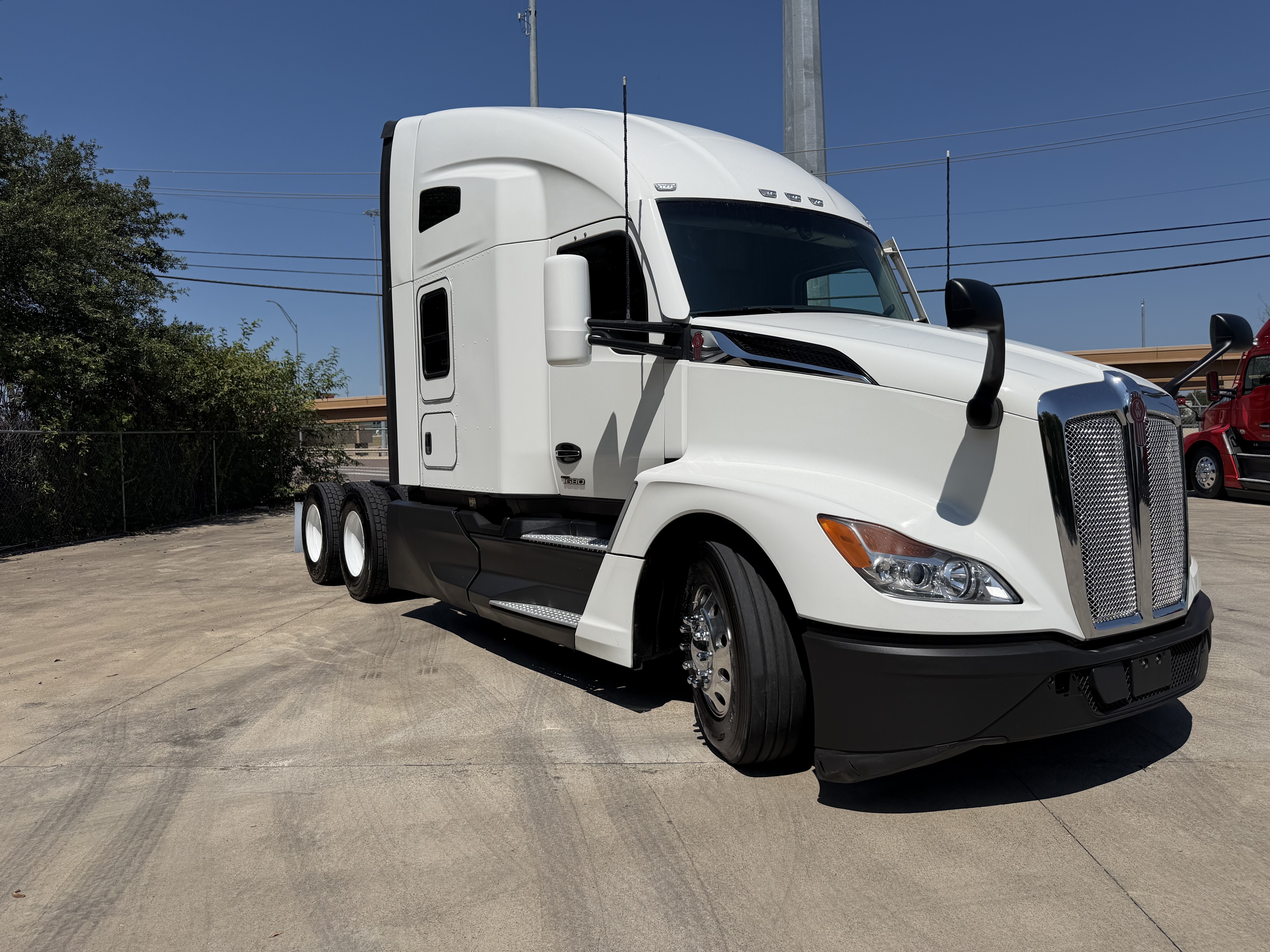 2023 KENWORTH T680 in Fort Worth, TX