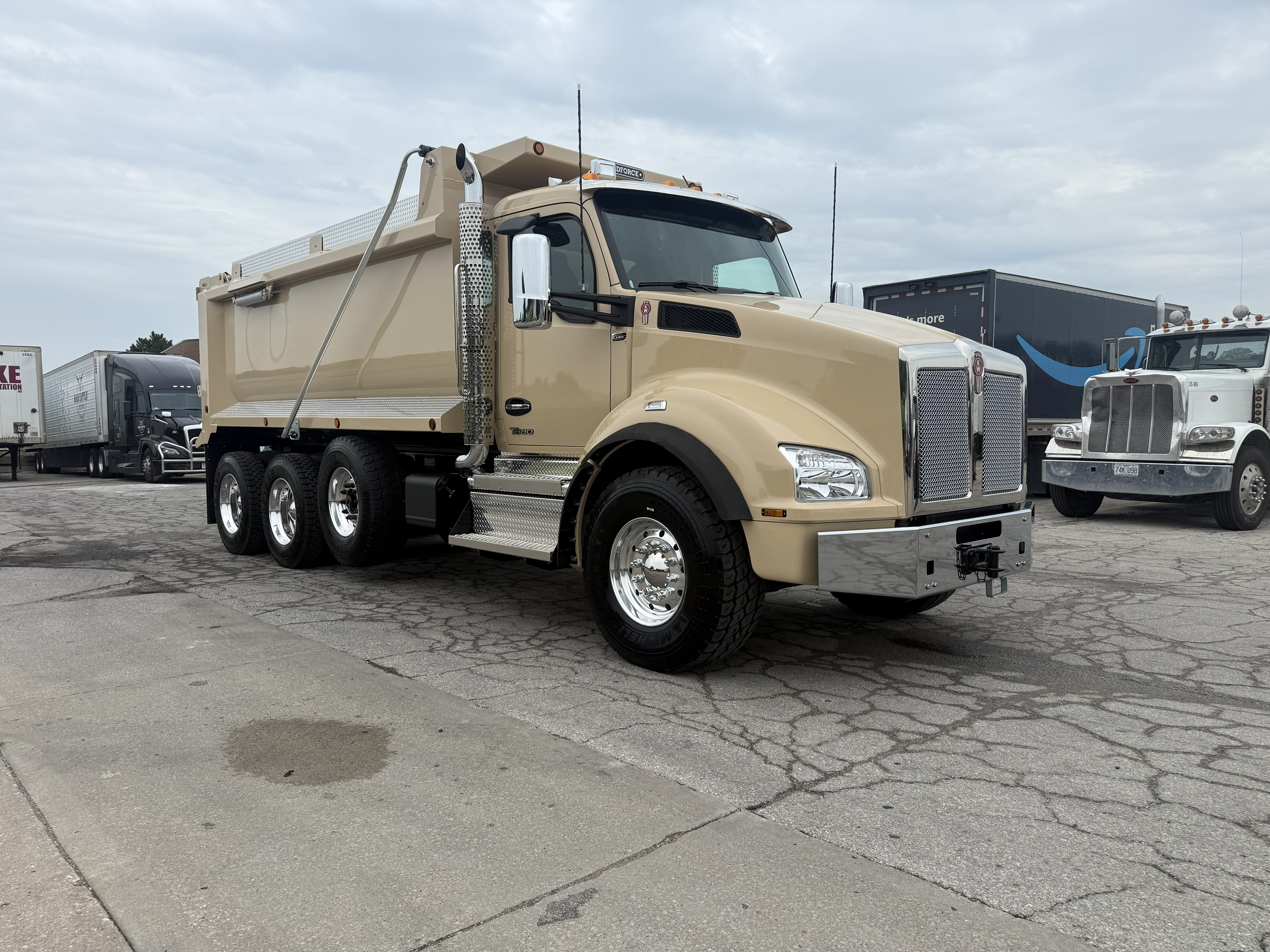 2027 KENWORTH T880 in Kansas City, MO